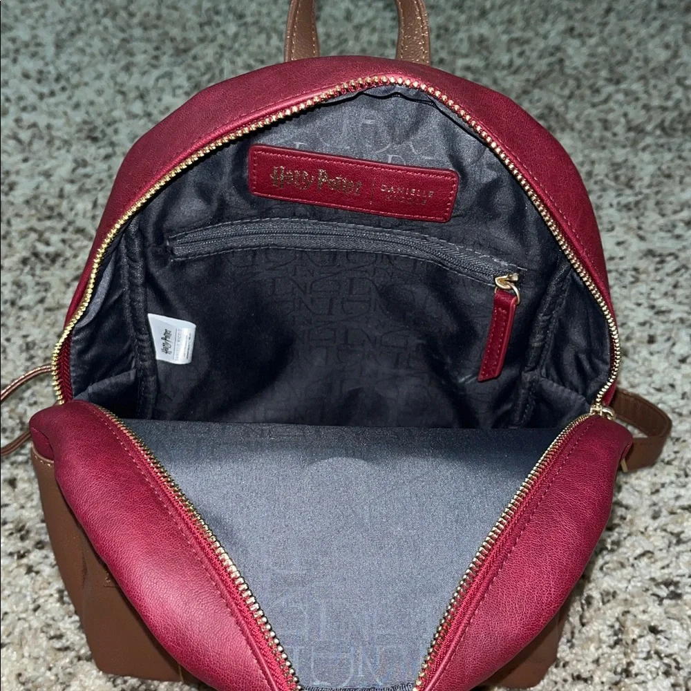 Harry Potter Danielle Nicole 9 3/4 backpack - Picture 2 of 6
